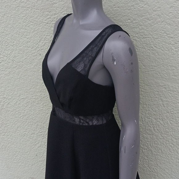 BCBGENERATION LADIES BLACK SLEEVELESS V NECK MINI SKIRT W/ LACED TRIM (VIETNAM) - Picture 3 of 17